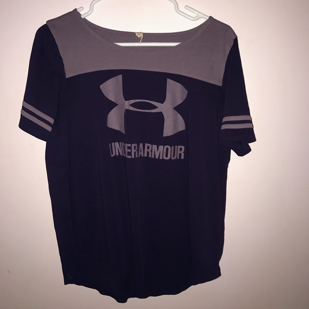 Athletic UNDER ARMOUR Tee Shirt!!